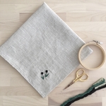 〈ahajcpさまオーダー作品〉チューリップの刺繍ハンカチ