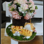 ＊桜の木の下で２匹のお昼寝ねこちゃん（黄）＊