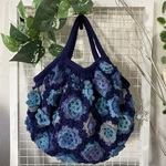 100-3.[t様オーダー]立体花モチーフ（ブルー系）のピコット繋ぎニットバッグ