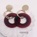 ダブルリングの大ぶりピアス