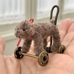 ワンちゃんのチャイルドウォーカー＊ブラウン色のふわふわプードル
