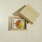 ★noaar0727様専用★【桐箱付き】日本刺繍　麻の葉　帯留　―イエロー―