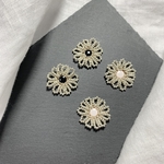 大ぶり フラワー ピアス . イヤリング