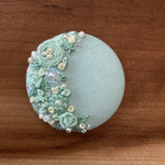 ビーズ刺繍くるみボタン（ヘアゴム/ブローチ）