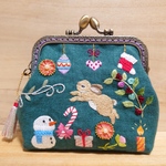【puellasomnia9様オーダー作品】  刺繍がま口ポーチ 〜happy christmas〜