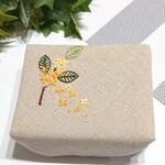 秋風に舞うキンモクセイの小箱