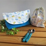 【trinculo様ご注文品】ちっちゃな車柄＊ブルー☆お弁当入れ＆コップ袋（ｓ）セット