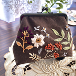 1点のみ　手刺繍がま口ポーチ