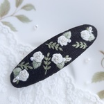 (7㎝)大人可愛い white rose 刺繍パッチンピンB