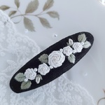 (7㎝)大人可愛い white rose 刺繍パッチンピンA