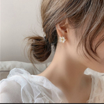 【値下げ中‼︎】s925ポスト　オーロラ×ゴールドフラワー🌸（ピアス）　　　　〇人気〇ビジュー〇ランキング〇フラワー〇シック〇ゴールド〇小振り◯お花◯小振り〇軽い〇冬