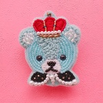 テディベアの王様　ぬいぐるみクマさんのブローチ