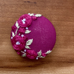 刺繍くるみボタン（ヘアゴム/ブローチ）