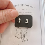 silver 振り向き猫ピアス　ステンレスピアス
