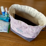 ＊仕切り付き巾着＊　分割の内ポケット付き　野の花　くすみピンク