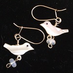 14KGF／再々販☆ 小枝にとまる小鳥☆ マザーオブパール & プレシャスオパール（天然石／受注生産）