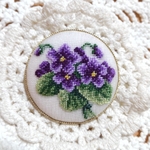 【専用】☆プチポアン・プチポワン☆スミレ刺繍ブローチ