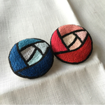 青いローズの刺繍ブローチ