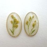 黄色いお花のつぼみのピアス