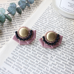 ビーズ刺繍＊まんまるゴールドビーズとくすみピンクリボンピアス