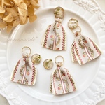 ベージュ♡刺繍リボンとantiqueflowerꕤ*.ﾟ