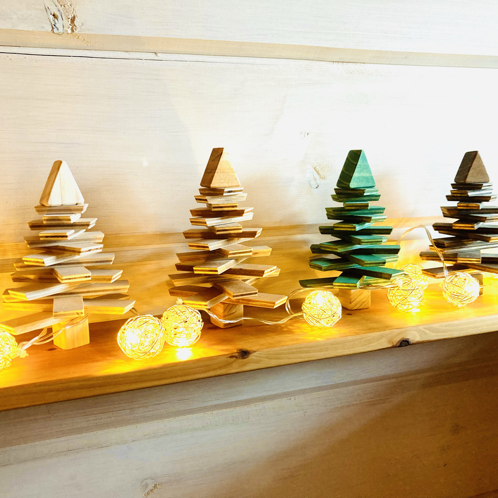 クリスマスの装飾品ですハンドメイド ミミズクとリンゴ型オブジェにマツボツクリ クリスマスの装飾品ですが単独に飾れる ミミズクとリンゴ型