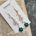 上品✴️グリーンビーズフラワー&パールピアス／イヤリング