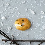 うたたねきつねブローチ