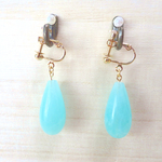 キャンディカラーのドロップイヤリング/ピアス　水色のしずく