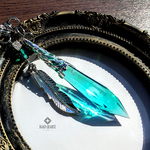 【キーホルダー】青竹色ペンデュラム/羽根チャーム/【推し色鉱石レジン・メイクォーツ】