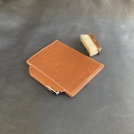 筒状ペンホルダーのＡ５手帳 ノート付 ヌメ床革 ブラウン系 レザー 手帳 ブックカバー