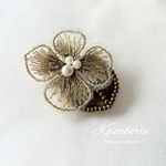 木の葉刺繍の秋のお花ブローチ