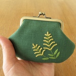 手刺繍のがま口〈セイタカアワダチソウ〉