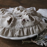バラ刺繍のフリルベスト