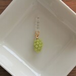 【New】つぶつぶマスカットのスマホピアス