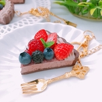 yuka92326様専用　ベリーたっぷり　チョコタルト　バックチャーム　フォークチャーム＆通販限定クリームチャーム付☆フルーツタルト☆フェイクスイーツ☆いちご☆フェイクタルト☆クレイケーキ