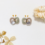 くすみカラーの透け感蝶々刺繍ピアス/イヤリング
