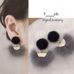 New ふわふわファーピアス。゜