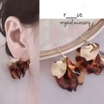 New べっ甲レオパード花びらピアス。゜。゜