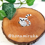 ワオキツネザルのピンバッチ