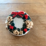 【クリスマス】刺繍ブローチ　リース