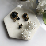 b.15 gold black Perl Flower
