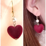 フロッキーハート♥️と国産パールのころんとピアス／イヤリング／樹脂ピアス／ノンホールピアス❤️