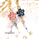  桜の花舞うブックマーカー《淡い赤色》♡ レジン ブックマーカー しおり