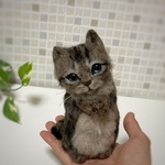 mia   キジトラ 子猫   お願いポーズ   置物