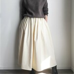 オフホワイトコーデュロイロングスカート