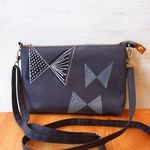 【B品】長財布も入るスマホポシェット/11号帆布　ラメリボバタ
