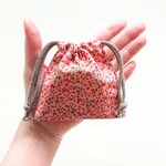 手のひらサイズの巾着袋　【レッド小花】ちいさなお念珠袋   数珠袋 お念珠入れ 数珠入れ         