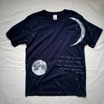 手描き  月の満ち欠けと地球Tシャツ   men's