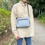 ナイロン・サコッシュ　【グレー】　ファスナー隠しマチで容量調整できる　撥水加工　ショルダー　ポシェット
